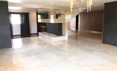 Casa en VENTA y RENTA adentro de Lomas Country con jardín (sin amueblar)