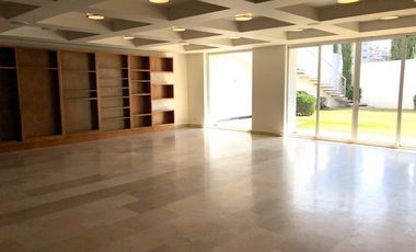 Casa en VENTA y RENTA adentro de Lomas Country con jardín (sin amueblar)