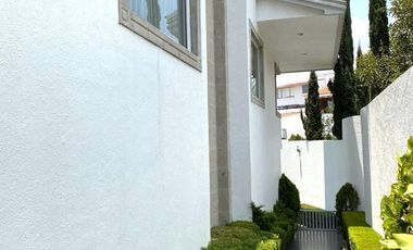 Casa en VENTA y RENTA adentro de Lomas Country con jardín (sin amueblar)