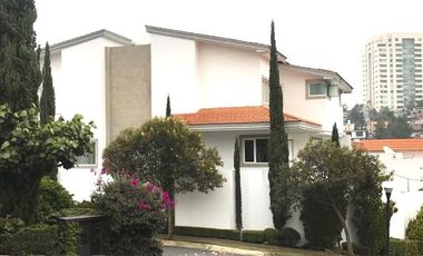 Casa en VENTA y RENTA adentro de Lomas Country con jardín (sin amueblar)