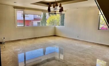 Casa en VENTA y RENTA adentro de Lomas Country con jardín (sin amueblar)