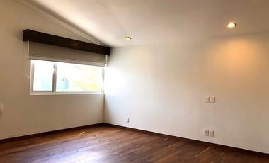 Casa en VENTA y RENTA adentro de Lomas Country con jardín (sin amueblar)