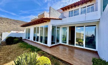 CASA EN VENTA CUMBRES CIMATARIO vista a la reserva