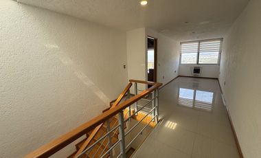 CASA EN VENTA CUMBRES CIMATARIO vista a la reserva