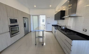 CASA EN VENTA CUMBRES CIMATARIO vista a la reserva