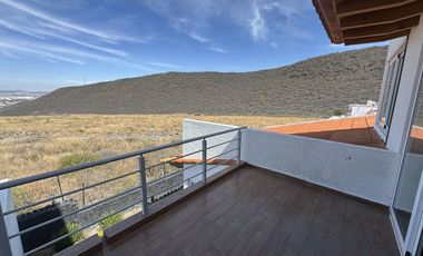 CASA EN VENTA CUMBRES CIMATARIO vista a la reserva