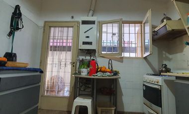 SE VENDE  casa cerca del Orfeo!! 3 dorm!!!