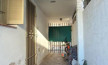 SE VENDE  casa cerca del Orfeo!! 3 dorm!!!