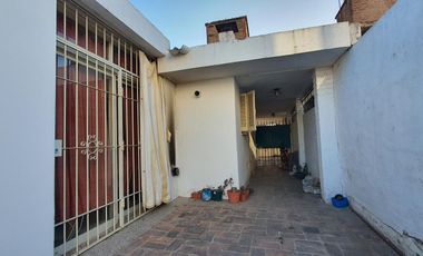 SE VENDE  casa cerca del Orfeo!! 3 dorm!!!