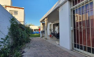 SE VENDE  casa cerca del Orfeo!! 3 dorm!!!