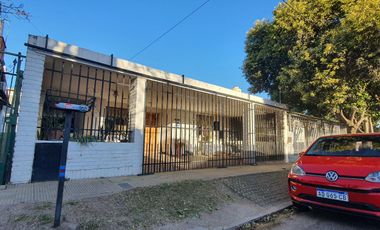 SE VENDE  casa cerca del Orfeo!! 3 dorm!!!