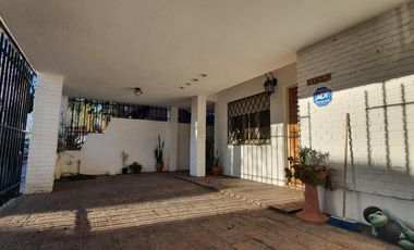 SE VENDE  casa cerca del Orfeo!! 3 dorm!!!