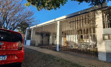 SE VENDE  casa cerca del Orfeo!! 3 dorm!!!