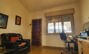 SE VENDE  casa cerca del Orfeo!! 3 dorm!!!