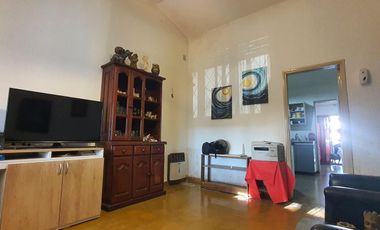 SE VENDE  casa cerca del Orfeo!! 3 dorm!!!