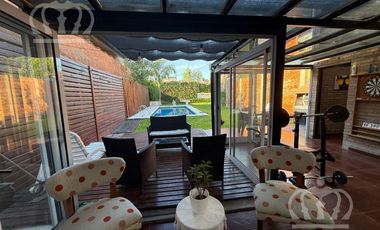 Venta casa - 3 ambientes - Fondo con pileta -  gimnasio -  Lanús Oeste