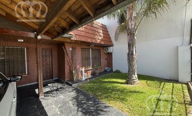 Venta casa - 3 ambientes - Fondo con pileta -  gimnasio -  Lanús Oeste