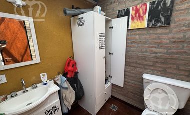 Venta casa - 3 ambientes - Fondo con pileta -  gimnasio -  Lanús Oeste