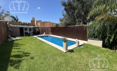 Venta casa - 3 ambientes - Fondo con pileta -  gimnasio -  Lanús Oeste