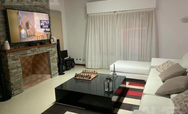 Casa Chalet - 4 ambientes - 3 dormitorios - Merlo - Pontevedra