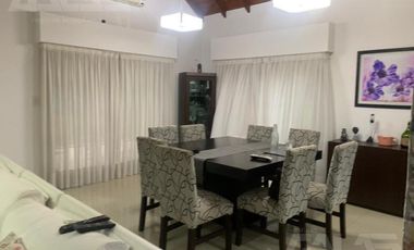 Casa Chalet - 4 ambientes - 3 dormitorios - Merlo - Pontevedra