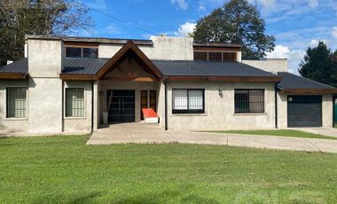 Casa Chalet - 4 ambientes - 3 dormitorios - Merlo - Pontevedra