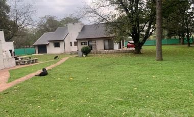 Casa Chalet - 4 ambientes - 3 dormitorios - Merlo - Pontevedra