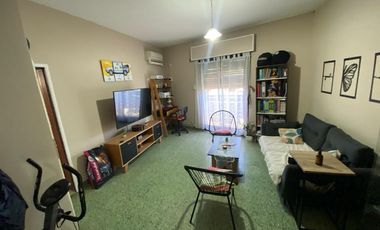 3 Locales dos 2 dptos y fondo libre todo en block