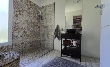 Casa Nivel Gerencial 5 dormitorios en Lote de 4924 m2 - Cipolletti