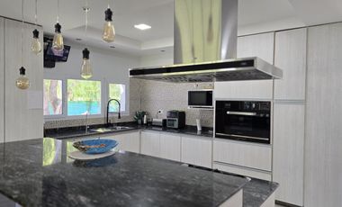 Casa Nivel Gerencial 5 dormitorios en Lote de 4924 m2 - Cipolletti