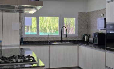 Casa Nivel Gerencial 5 dormitorios en Lote de 4924 m2 - Cipolletti