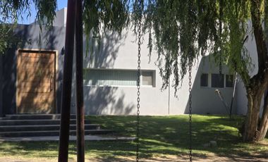 Casa Nivel Gerencial 5 dormitorios en Lote de 4924 m2 - Cipolletti