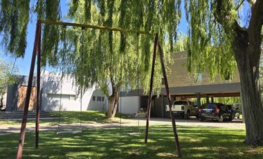 Casa Nivel Gerencial 5 dormitorios en Lote de 4924 m2 - Cipolletti