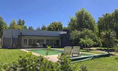 Casa Nivel Gerencial 5 dormitorios en Lote de 4924 m2 - Cipolletti