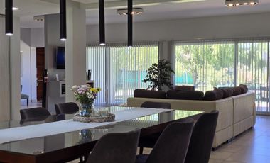 Casa Nivel Gerencial 5 dormitorios en Lote de 4924 m2 - Cipolletti