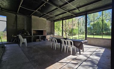 Casa Nivel Gerencial 5 dormitorios en Lote de 4924 m2 - Cipolletti