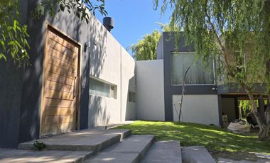 Casa Nivel Gerencial 5 dormitorios en Lote de 4924 m2 - Cipolletti