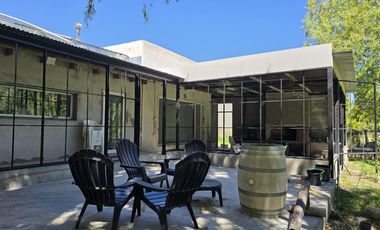 Casa Nivel Gerencial 5 dormitorios en Lote de 4924 m2 - Cipolletti