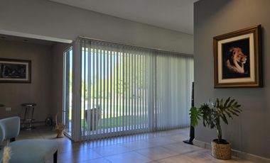 Casa Nivel Gerencial 5 dormitorios en Lote de 4924 m2 - Cipolletti