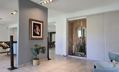 Casa Nivel Gerencial 5 dormitorios en Lote de 4924 m2 - Cipolletti