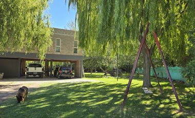 Casa Nivel Gerencial 5 dormitorios en Lote de 4924 m2 - Cipolletti