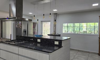 Casa Nivel Gerencial 5 dormitorios en Lote de 4924 m2 - Cipolletti