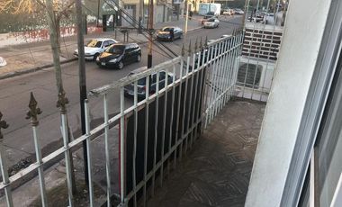 3 Locales dos 2 dptos y fondo libre todo en block