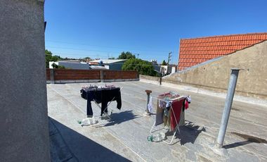 3 Locales dos 2 dptos y fondo libre todo en block