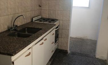 3 Locales dos 2 dptos y fondo libre todo en block