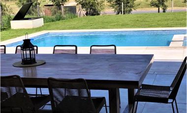 Excelente Casa a la venta en el Canton de 5 Ambientes