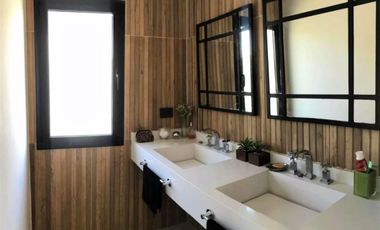 Excelente Casa a la venta en el Canton de 5 Ambientes