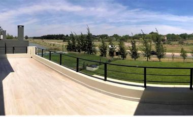 Excelente Casa a la venta en el Canton de 5 Ambientes