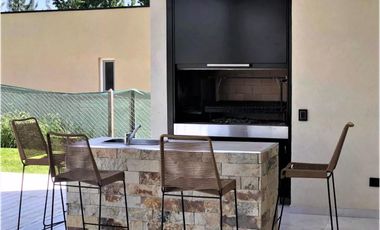 Excelente Casa a la venta en el Canton de 5 Ambientes