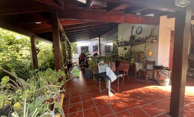 CASA CON GRAN TERRENO!!